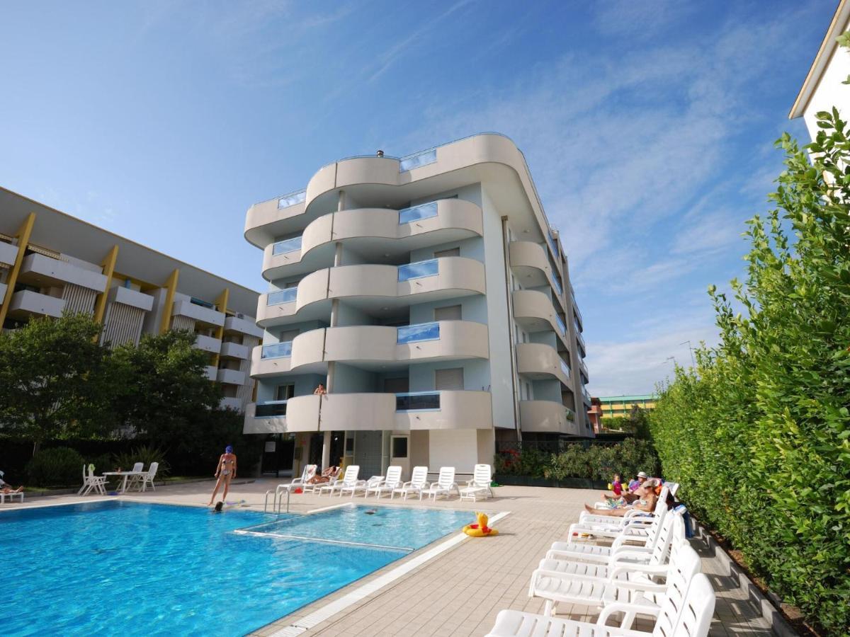 Apartment In Bibione Spiaggia Near The Beach Exterior foto